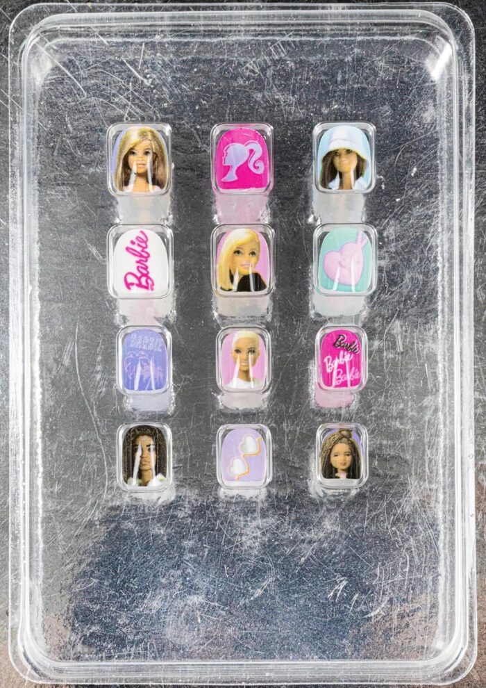 ⁦Townley Girl Barbie - 12 Pk Press On Nails⁩ - الصورة ⁦2⁩