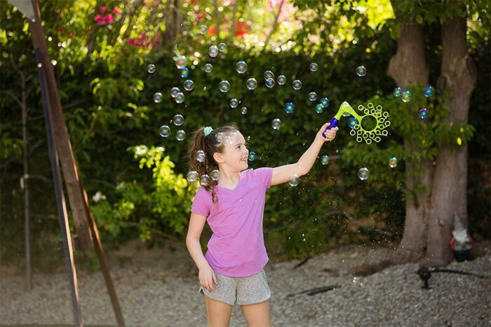 Gazillion Spinnin Bubbles With 4Oz Solution - Image 5